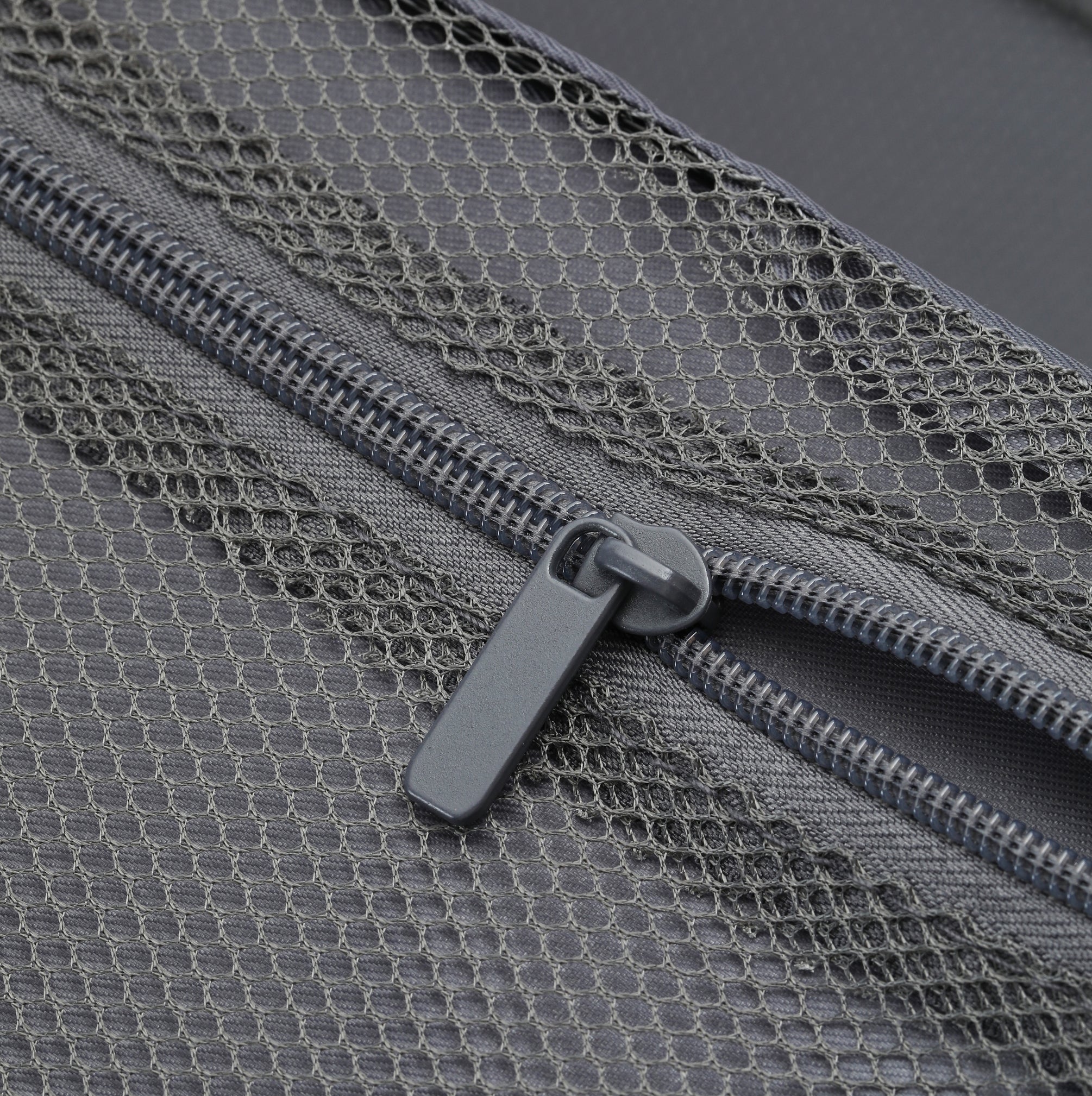 ALUMINIUM SUITCASE ( V2 NEW & IMPROVED - STRONGER ALUMINIUM & REMOVEABLE WHEELS ) PRE ORDER SHIPPING JUNE 10TH